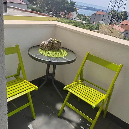3 Bedrooms Dmt Apartment *