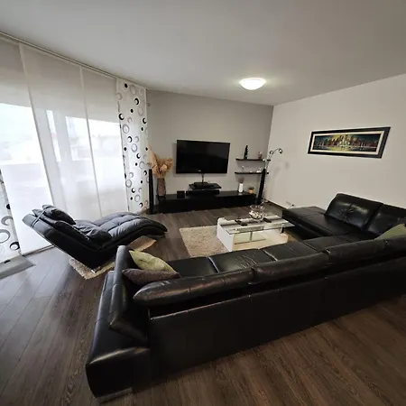 3 Bedrooms Dmt Apartment Kastela