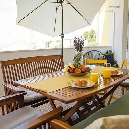 3 Bedrooms Dmt Apartment Kastela