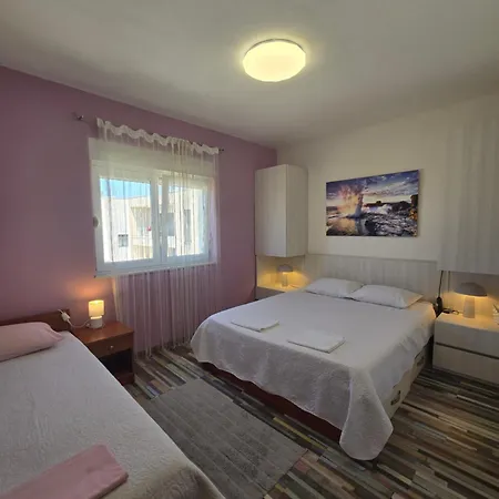 Apartment 3 Bedrooms Dmt Kastela