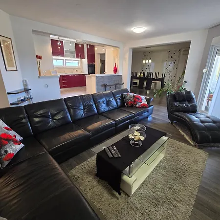 3 Bedrooms Dmt * Kastela