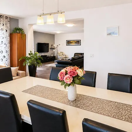 3 Bedrooms Dmt * Kastela