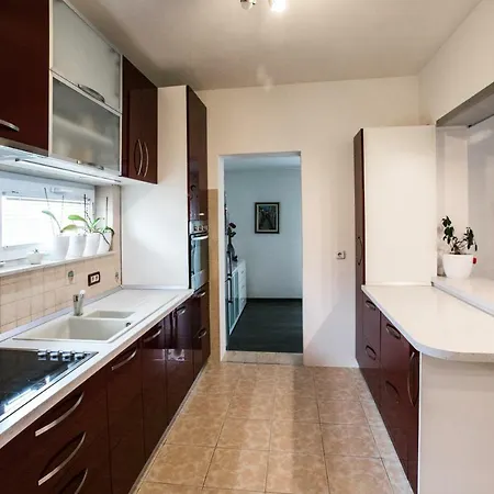 Apartment 3 Bedrooms Dmt Kastela