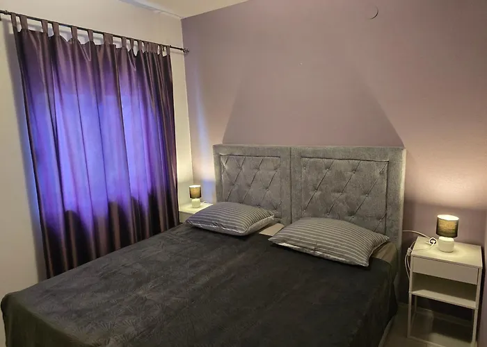 3 Bedrooms Dmt * Kaštela