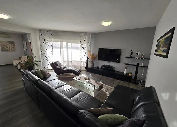 Apartment 3 Bedrooms Dmt Kastela