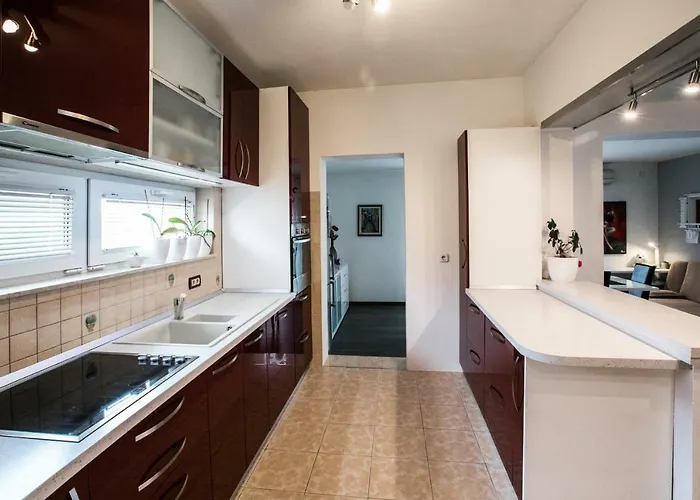 Apartment 3 Bedrooms Dmt Kastela