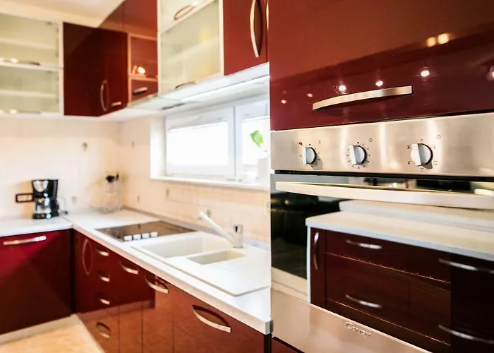 3 Bedrooms Dmt Apartment Kastela